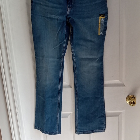 New! Lee Jeans Regular Fit Bootcut Size 8M 8 Midrise - Picture 2 of 16